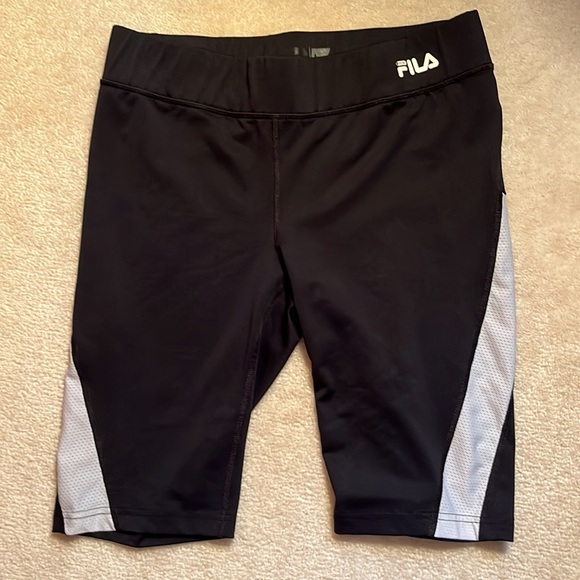 2 pair medium bike shorts old navy & Gil’s both black - Picture 6 of 9